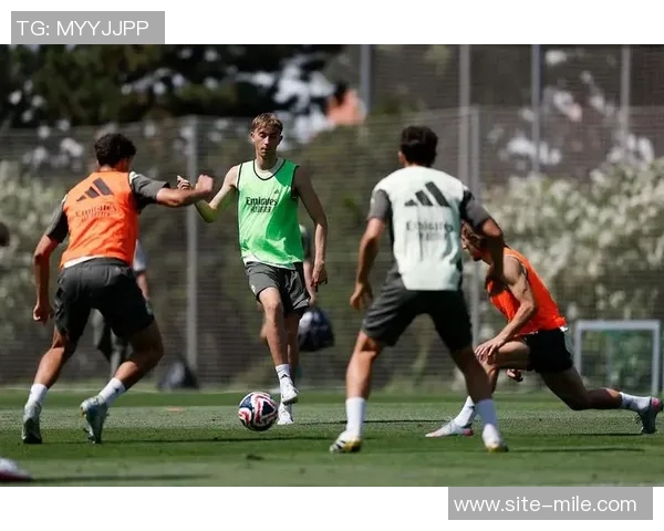 皇马最新动态卡瓦哈尔部分合练阿诺德已恢复带球训练状态良好