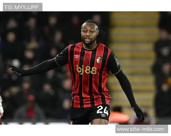 罗马诺报道19岁前锋拉扬与24岁门将曼达斯今日在伯恩茅斯进行体检