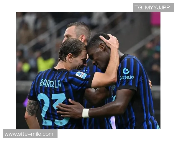 罗马总监莫雷托在米兰与拉斯帕多里经纪人洽谈转会事宜 罗马总监莫雷托在米兰与拉斯帕多里经纪人洽谈转会事宜